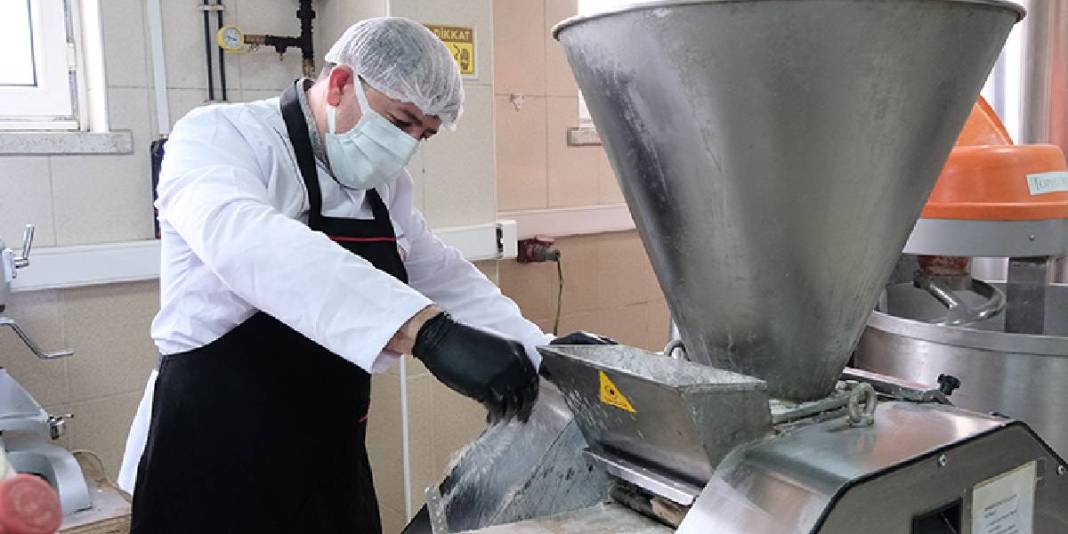 Günde 6.000 adet üretiliyor: Hepsi öğrencilerin hünerli ellerinden çıkıyor 2